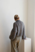 Lade das Bild in den Galerie-Viewer, Helen Sweater Mottled Gray - Vuuna &amp; Melanie
