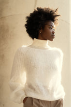 Lade das Bild in den Galerie-Viewer, Elena Sweater - VUUNA Essential
