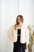 Lade das Bild in den Galerie-Viewer, Aria Cardigan White - VUUNA SPECIALS
