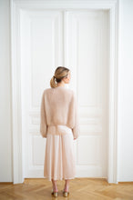 Lade das Bild in den Galerie-Viewer, Cardigan Mia Beige - VUUNA Essential
