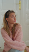 Load and play video in Gallery viewer, Cardigan Mia Long - Light Pink 
