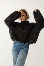 Lade das Bild in den Galerie-Viewer, Helen Sweater Dark Gray - Vuuna &amp; Melanie
