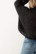 Lade das Bild in den Galerie-Viewer, Helen Sweater Dark Gray - Vuuna &amp; Melanie
