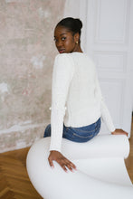 Lade das Bild in den Galerie-Viewer, Tasky Sweater White
