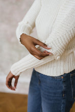 Lade das Bild in den Galerie-Viewer, Tasky Sweater White
