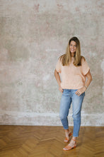 Lade das Bild in den Galerie-Viewer, Peachy Vest
