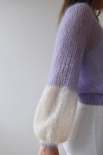 Load image into Gallery viewer, Sweater Lily
